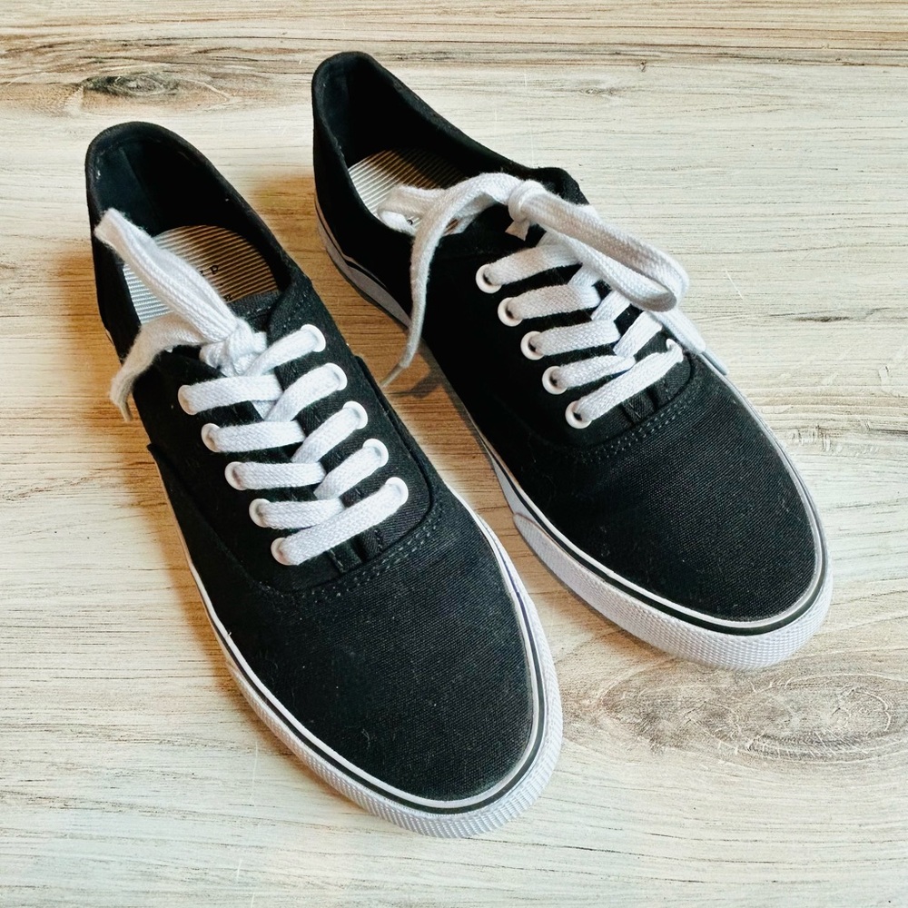 A New Day Lace Up Canvas Sneakers Size 7 Black